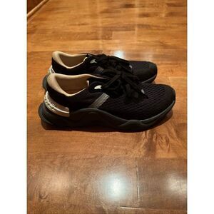 Woman’s Sorel sneakers size 9